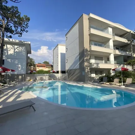 Resort-style Flat With Pool Perfect For Families Apartment